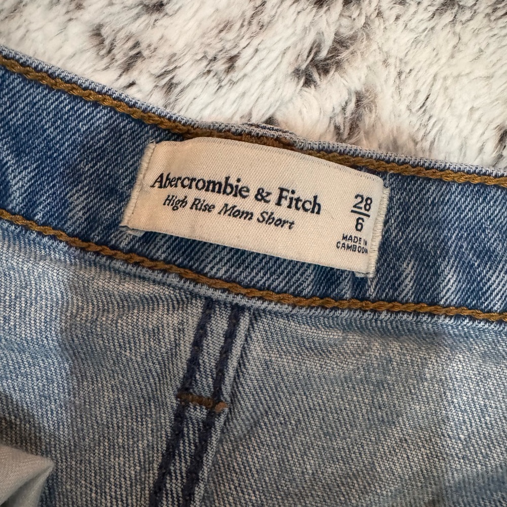 Abercrombie high rise shorts - Picture 3 of 4